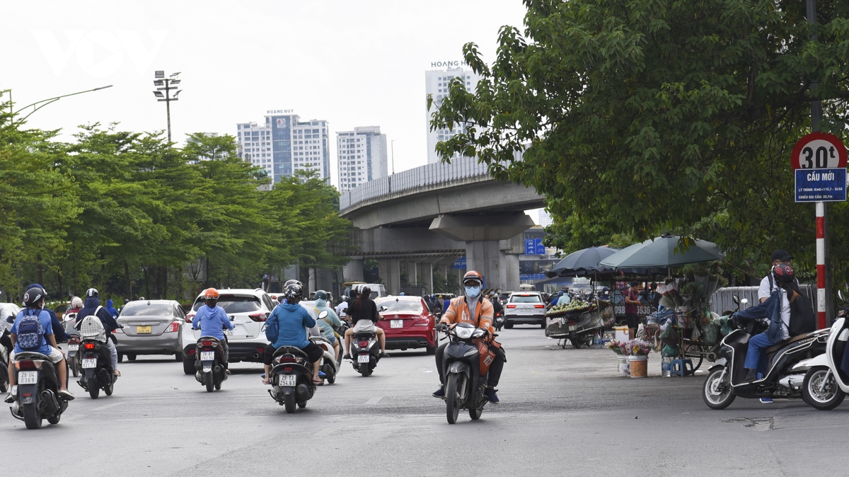 Đến hạn phân làn trên đường Nguyễn Trãi, mọi thứ vẫn chưa có gì thay đổi